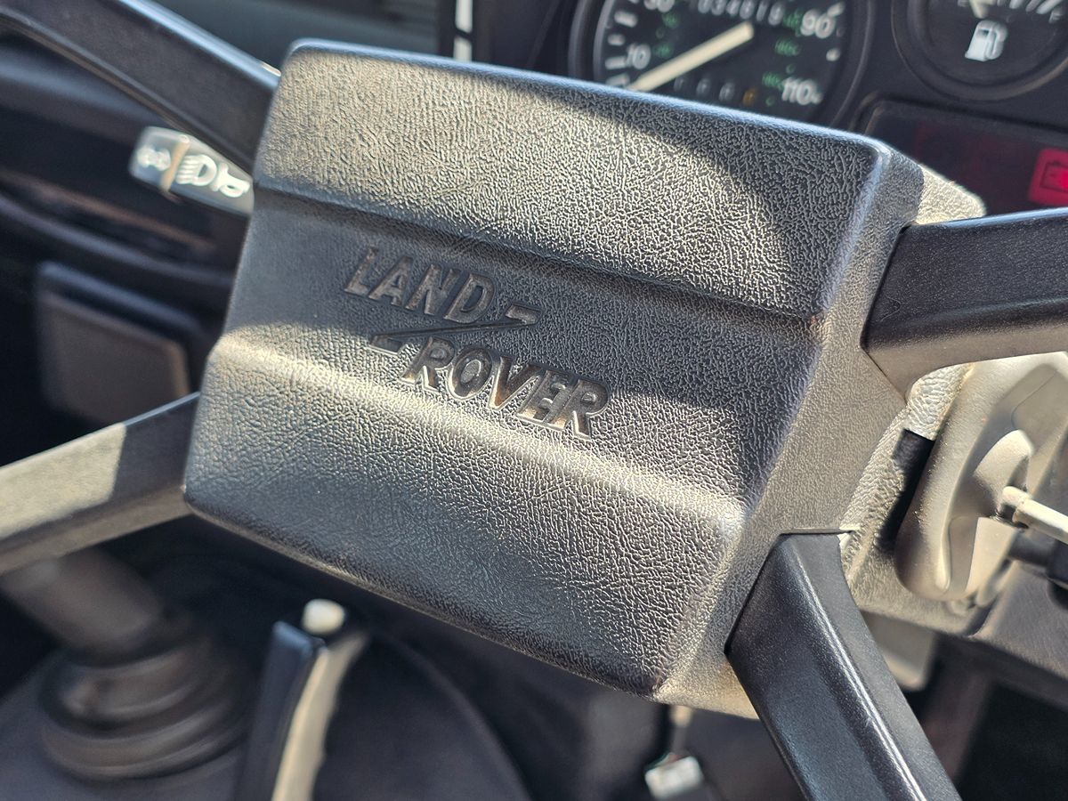 Land Rover Defender photo 23