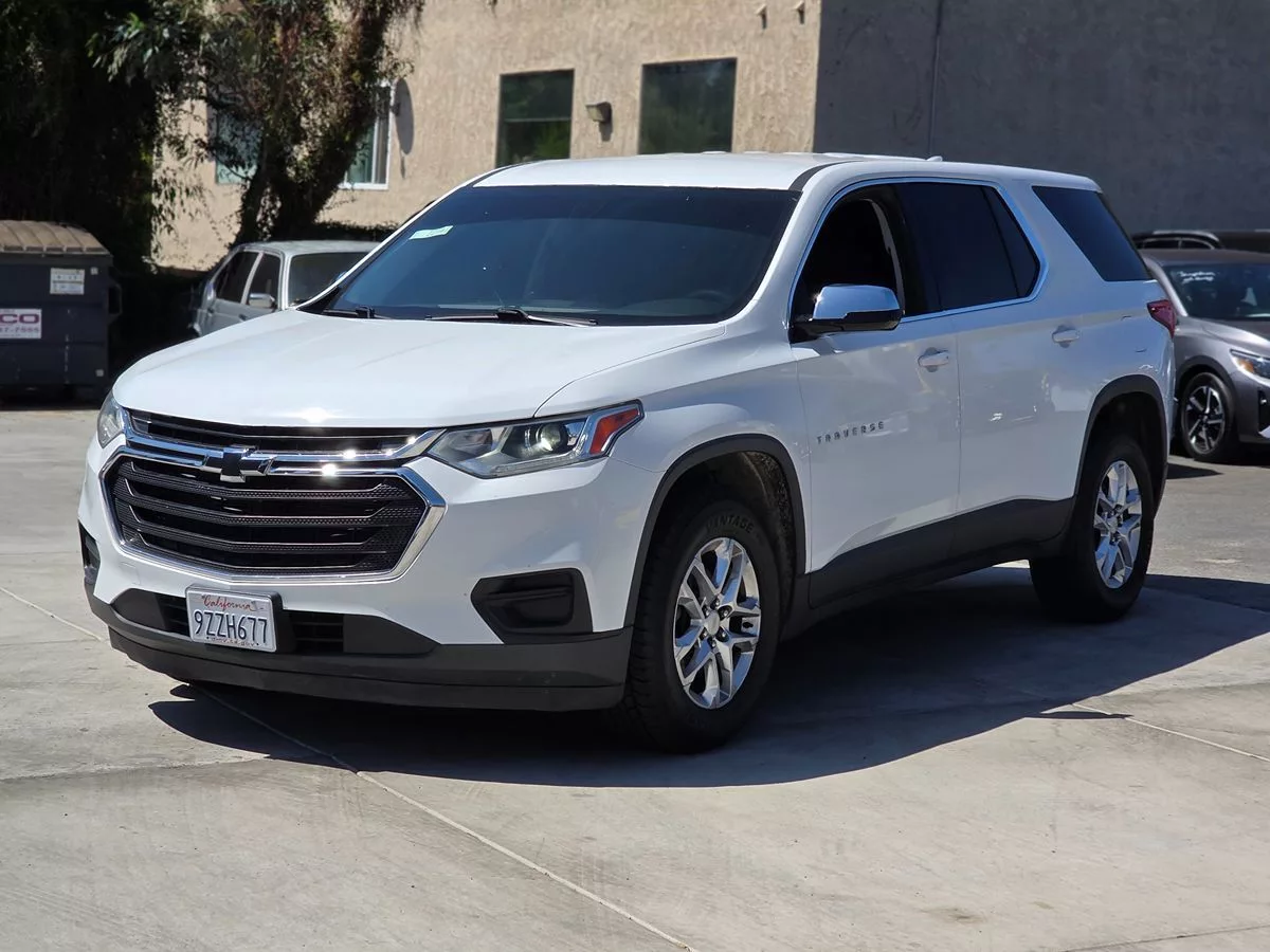 2018 Chevrolet Traverse LS - Carnova Inc. photo 6