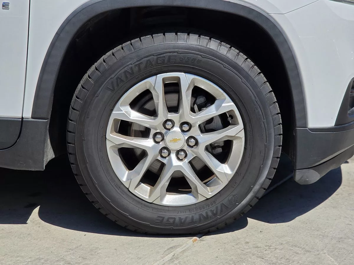 2018 Chevrolet Traverse LS - Carnova Inc. photo 13
