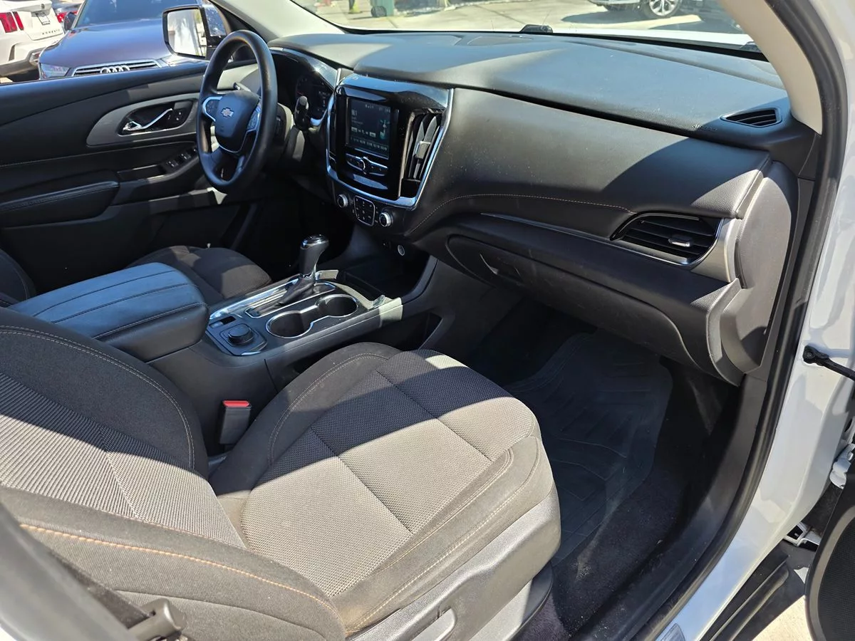 2018 Chevrolet Traverse LS - Carnova Inc. photo 15