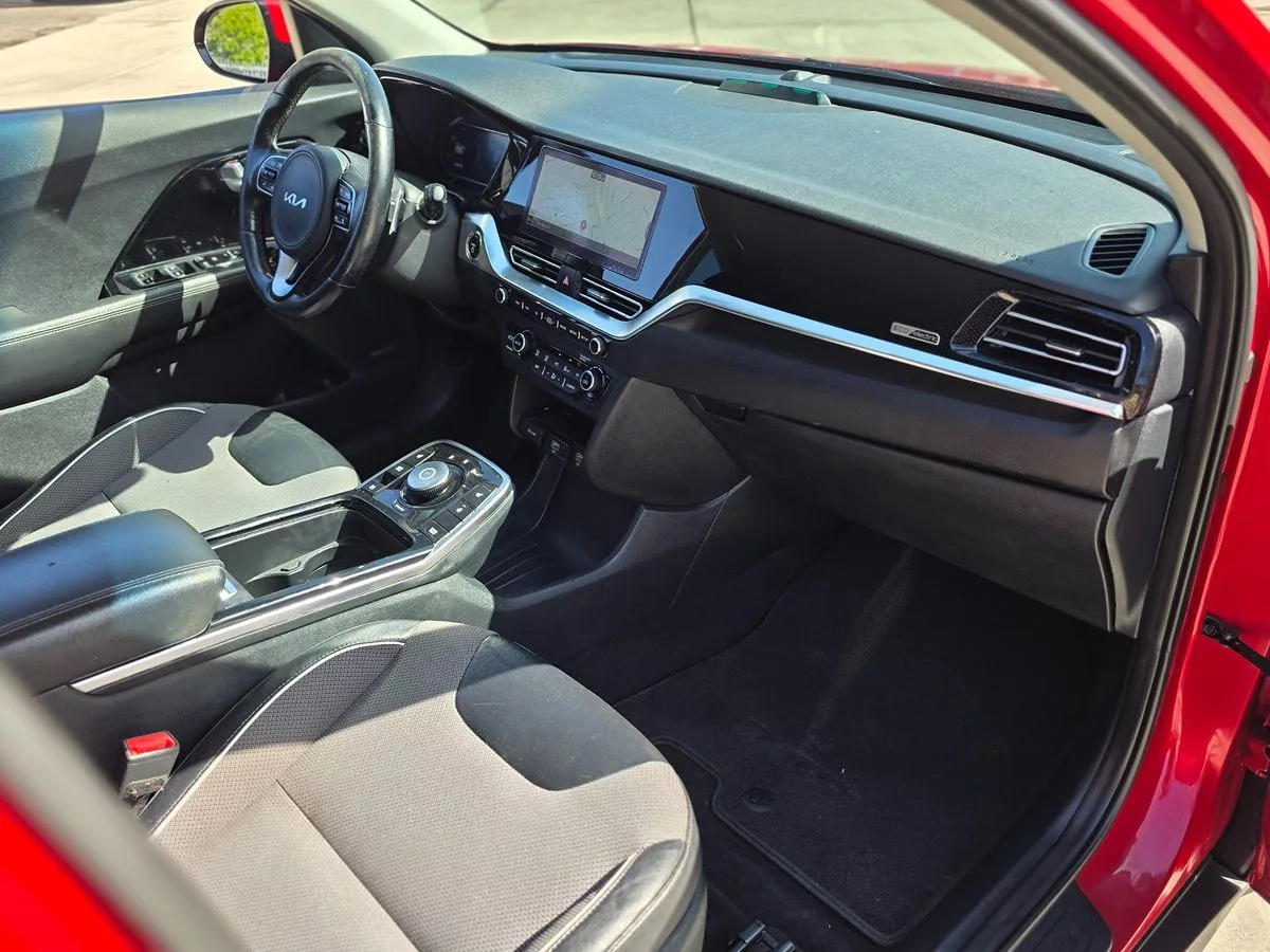 2022 Kia Niro EV EX - Carnova Inc. photo 15