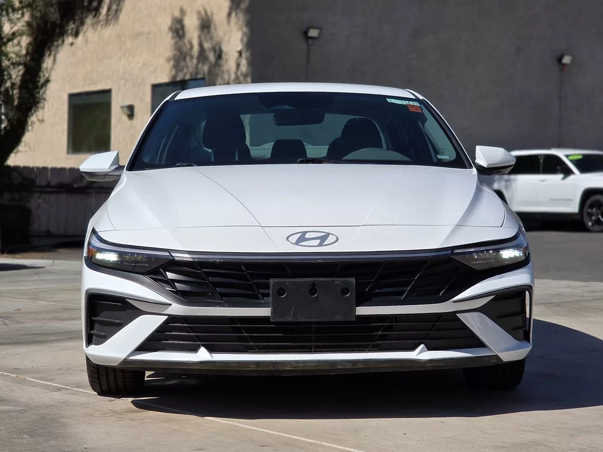 2024 Hyundai Elantra SEL - Carnova Inc. photo 5