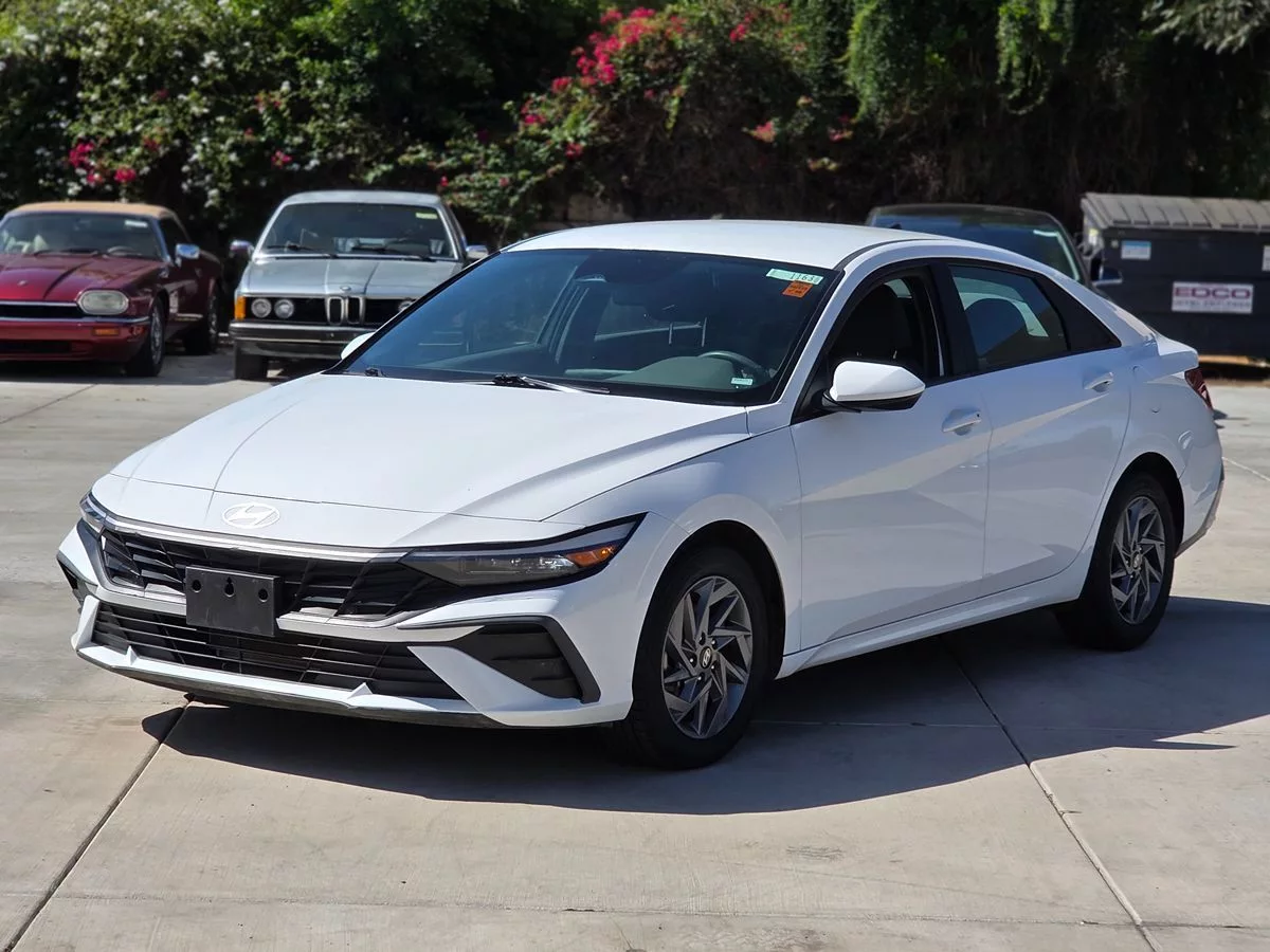 2024 Hyundai Elantra SEL - Carnova Inc. photo 6