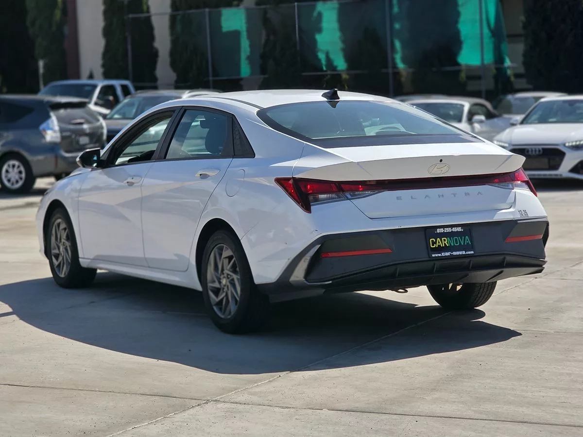 2024 Hyundai Elantra SEL - Carnova Inc. photo 10