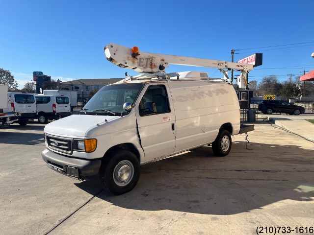2006 Ford E-350 photo 3