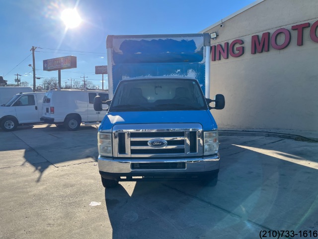 2011 Ford E-450 photo 2