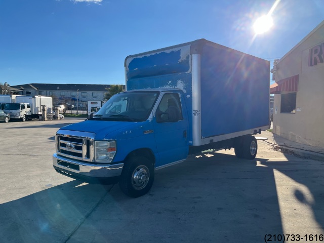 2011 Ford E-450 photo 3