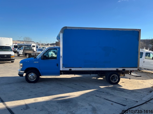 2011 Ford E-450 photo 4