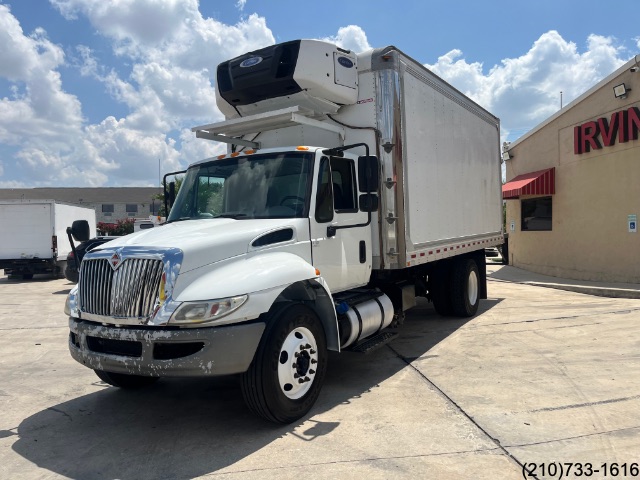 2017 International 4300 photo 3