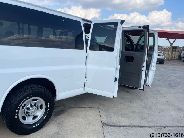 2020 Chevrolet Express Passenger LS photo 22