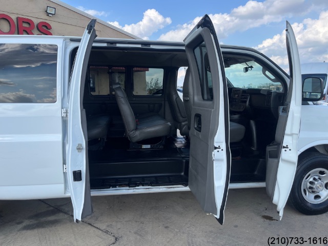 2020 Chevrolet Express Passenger LS photo 23