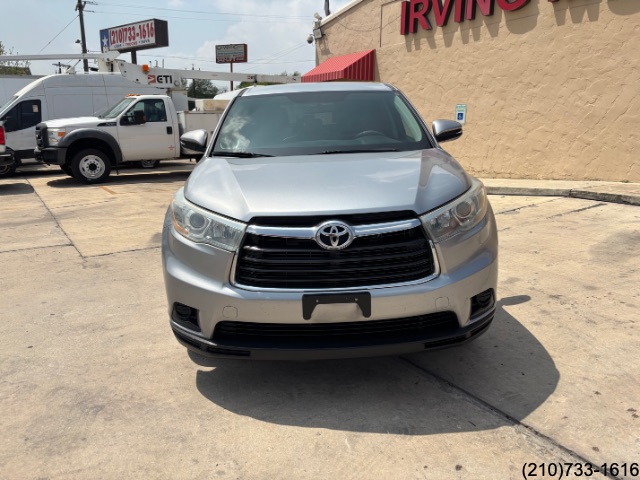 2015 Toyota Highlander LE photo 2