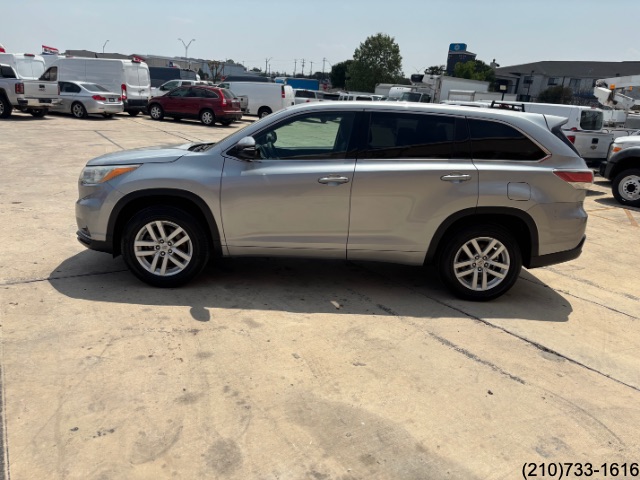 2015 Toyota Highlander LE photo 4