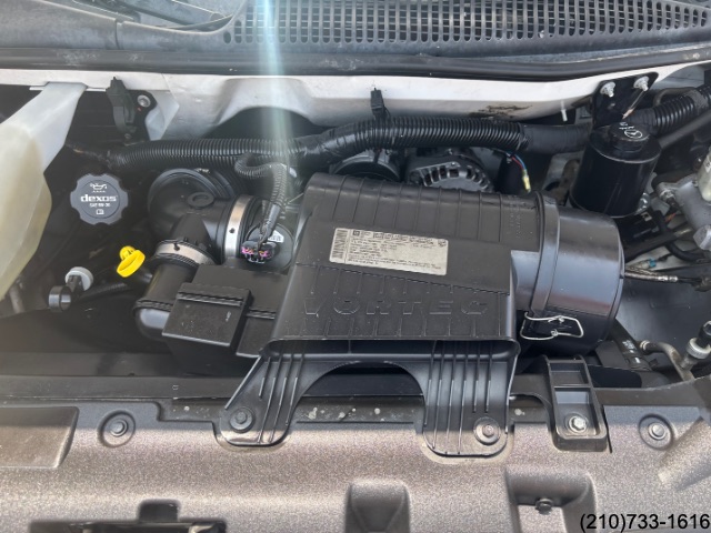 2013 Chevrolet Express Cutaway photo 7