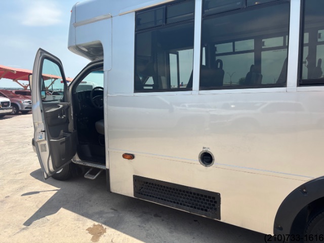 2013 Chevrolet Express Cutaway photo 8