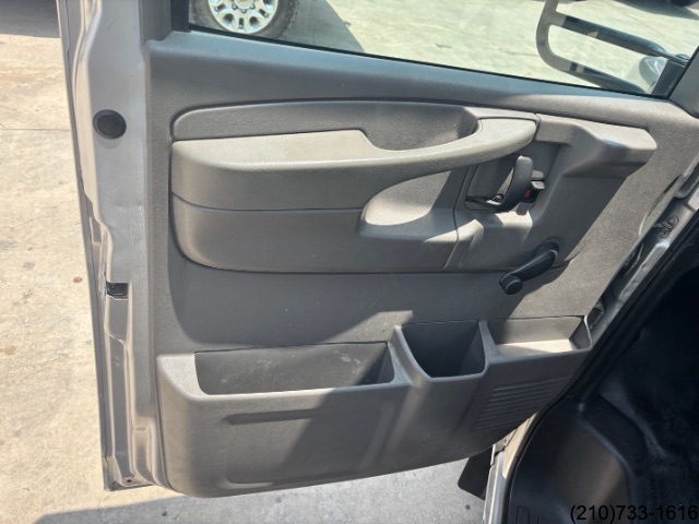 2013 Chevrolet Express Cutaway photo 9