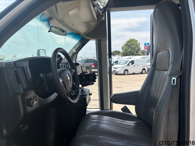 2013 Chevrolet Express Cutaway photo 10