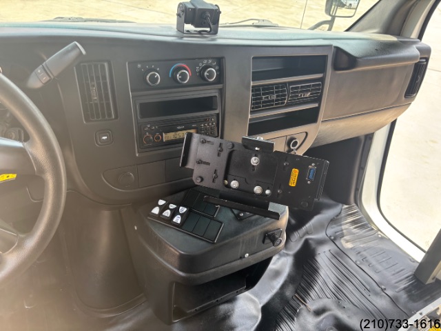 2013 Chevrolet Express Cutaway photo 13