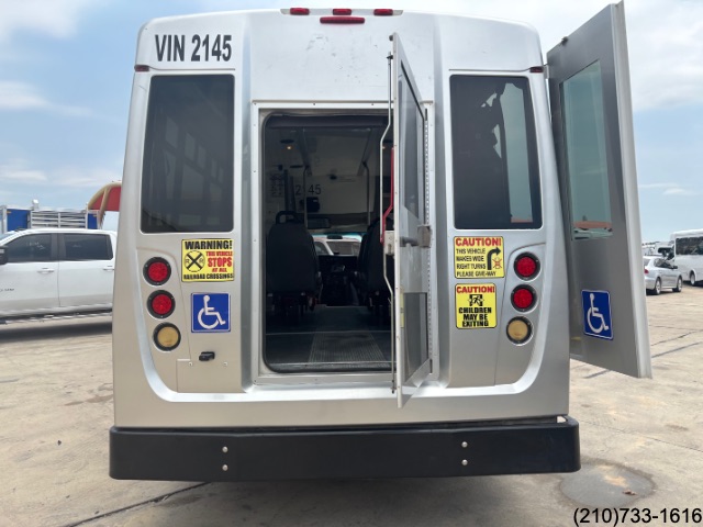 2013 Chevrolet Express Cutaway photo 15