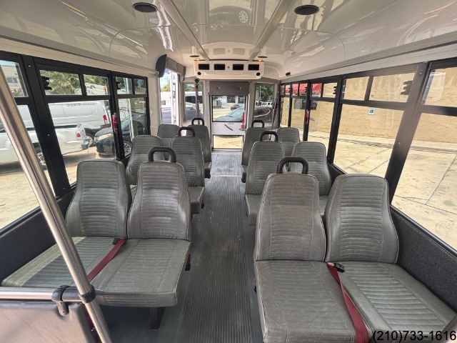 2013 Chevrolet Express Cutaway photo 21