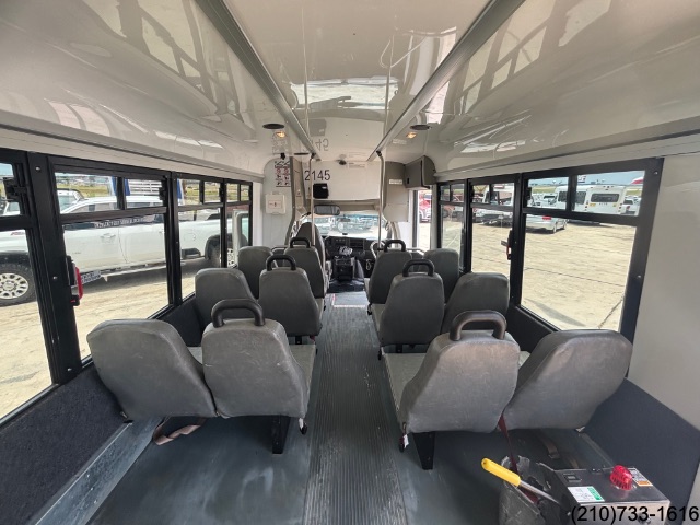 2013 Chevrolet Express Cutaway photo 24