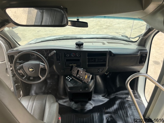 2013 Chevrolet Express Cutaway photo 25