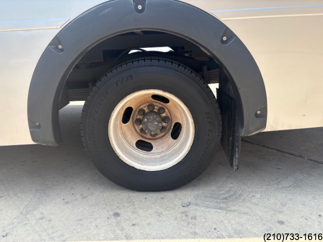 2013 Chevrolet Express Cutaway photo 28