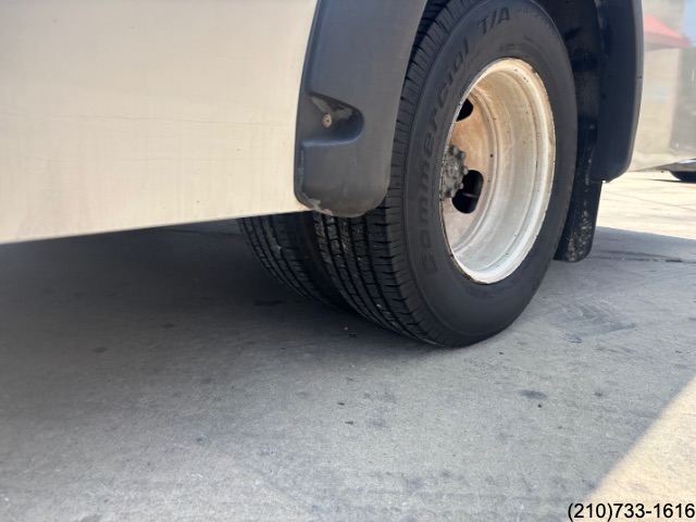 2013 Chevrolet Express Cutaway photo 29