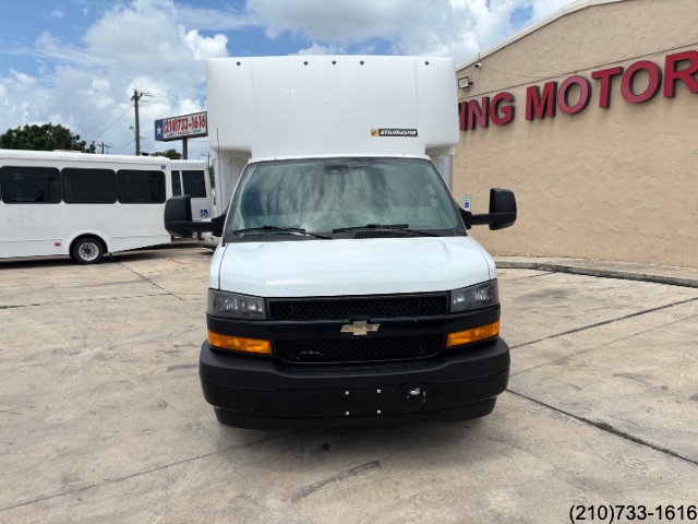 2021 Chevrolet Express Cutaway photo 2