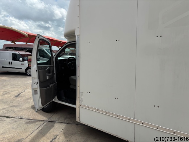 2021 Chevrolet Express Cutaway photo 11