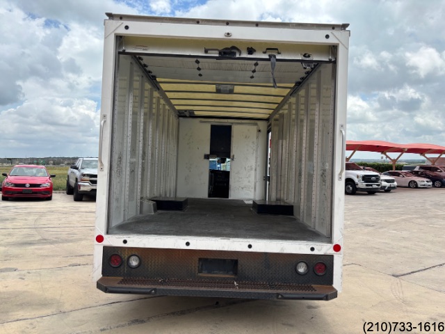 2021 Chevrolet Express Cutaway photo 20