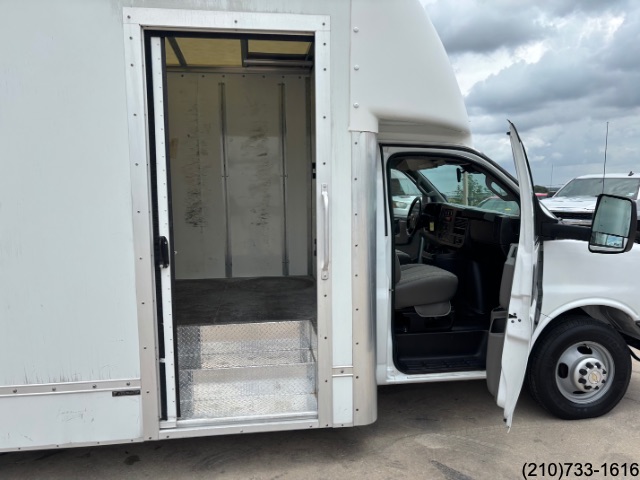 2021 Chevrolet Express Cutaway photo 22
