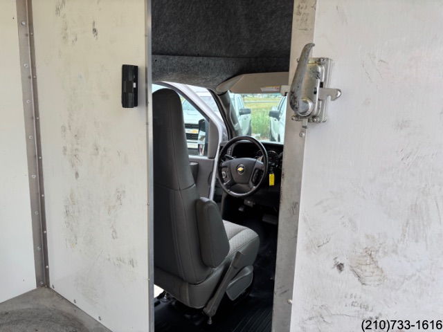 2021 Chevrolet Express Cutaway photo 23