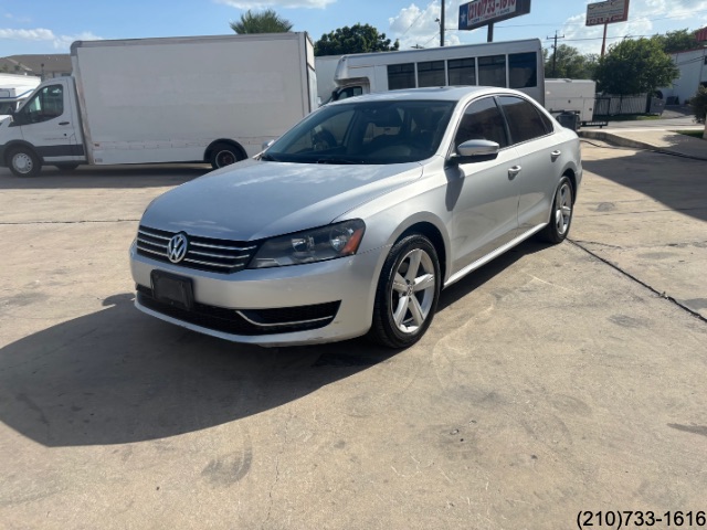 2013 Volkswagen Passat TDI SE photo 3