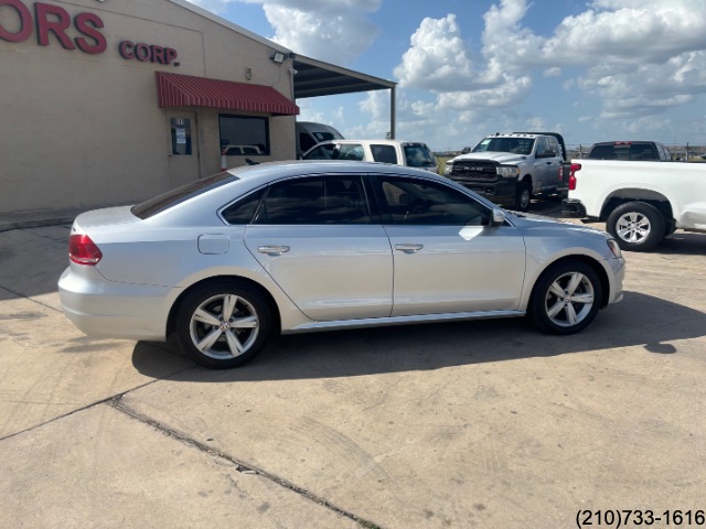 2013 Volkswagen Passat TDI SE photo 8