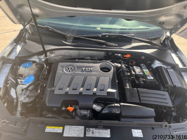 2013 Volkswagen Passat TDI SE photo 9