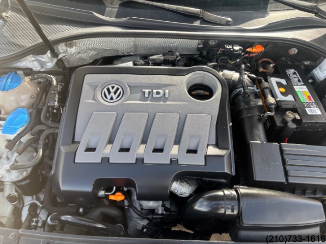 2013 Volkswagen Passat TDI SE photo 10
