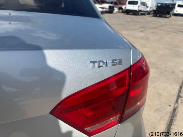 2013 Volkswagen Passat TDI SE photo 12