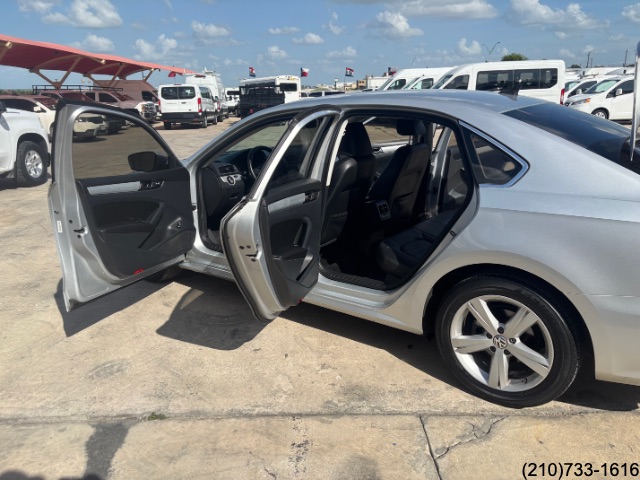 2013 Volkswagen Passat TDI SE photo 13