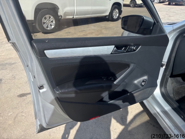 2013 Volkswagen Passat TDI SE photo 14