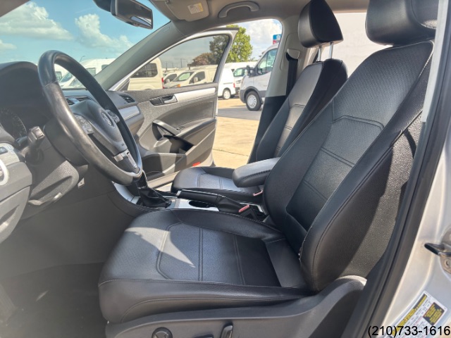 2013 Volkswagen Passat TDI SE photo 16