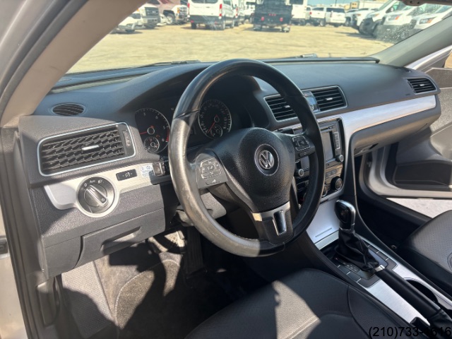 2013 Volkswagen Passat TDI SE photo 17