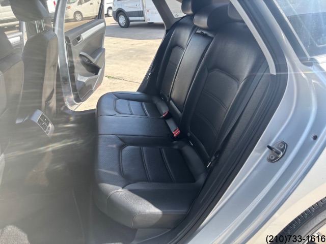 2013 Volkswagen Passat TDI SE photo 23