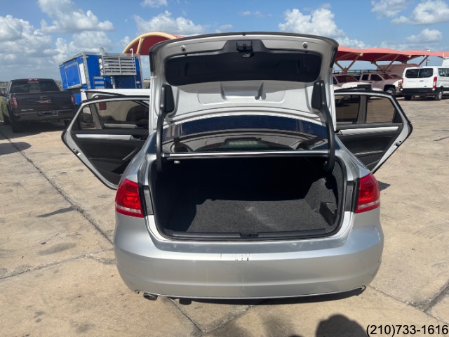2013 Volkswagen Passat TDI SE photo 24