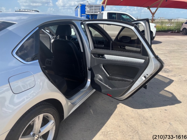 2013 Volkswagen Passat TDI SE photo 26