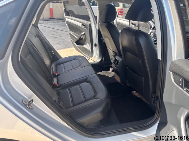 2013 Volkswagen Passat TDI SE photo 27