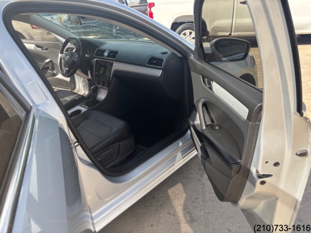 2013 Volkswagen Passat TDI SE photo 28