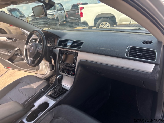 2013 Volkswagen Passat TDI SE photo 29