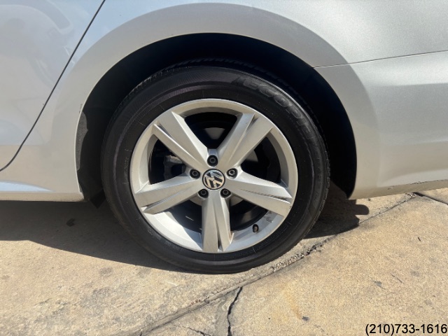2013 Volkswagen Passat TDI SE photo 30