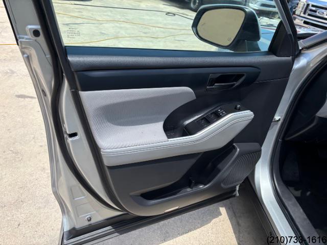 2022 Toyota Highlander LE photo 13